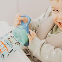 Detská fľaša na pitie Nuby Super Quench 540 ml, modrá, 2 ks, 18+ mesiacov, bez BPA, silikónový úchyt, rukoväť na prenášanie 3