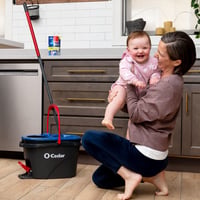 O-Cedar RinseClean rotačný mop s vedrom a systémom na čistú vodu, odstráni 99 % baktérií, na umývanie podláh 9