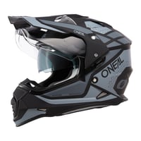 Integrálna moto prilba O'Neal Sierra R V.24 so vstavanou slnečnou clonou - čierna/sivá - veľkosť S 1