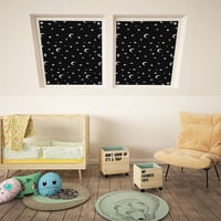 Rulou opac termoizolant OBdeco pentru fereastră de mansardă Velux, opacitate 100%, fără găurire, cu ventuze, model cu lună și stele, 96x120 cm, Y87/087 7
