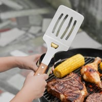 onlyfire 4 részes grillezés szett - fogó, spatula, húsvilla, kefe hosszú nyéllel 5