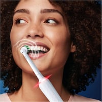 Elektrická zubná kefka Oral-B PRO 3 3500 s 3 režimami čistenia, 360° senzorom tlaku, cestovným puzdrom, biela – dizajn Braun 3
