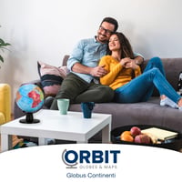 Školský glóbus ORBIT Globes & Maps – 16 cm mini glóbus so stabilným čiernym podstavcom a politickou mapou z roku 2026 3
