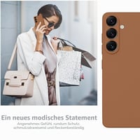 Silikónový kryt ORDA pre Samsung Galaxy S24 5G s remienkom na zápästie, ochranou fotoaparátu a displeja, odolný proti poškriabaniu, hnedý 5