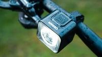 Sada nabíjateľných svetiel na bicykel Osram LEDsbike Compact 50 – predné a zadné svetlo, schválené podľa StVZO, držiak kompatibilný s Garminom, 3 režimy svietenia, 50 luxov 7