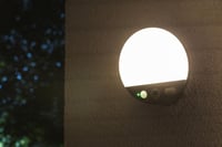 Lampă de exterior Osram Smart+ WiFi cu cameră HD integrată și senzor de mișcare, 3000K alb cald, IP44, pentru ușă de intrare și garaj 5