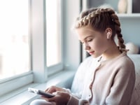 Căști wireless pentru copii OTL Technologies Hello Kitty Bluetooth 5.0 cu carcasă de încărcare, roz 8