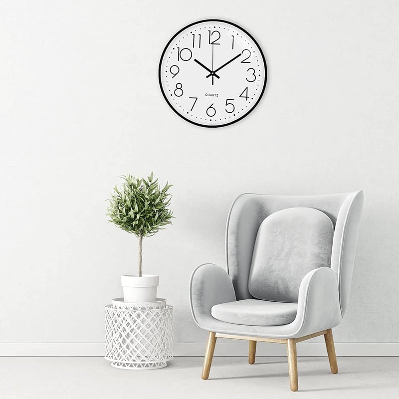 Outpicker Hangtalan Falióra 30 cm - Modern Kvarc Óra Folyamatos Másodpercmutatóval, Nappali, Gyerekszoba, Konyha, Kültéri Használatra (Feket