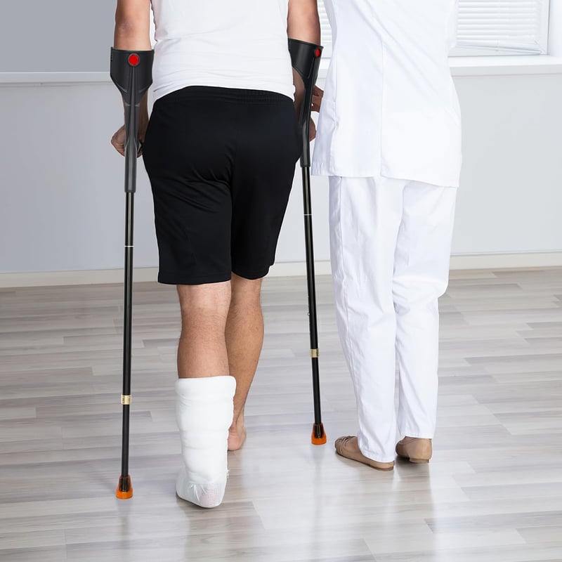 OUUTMEE Összecsukható Könyökmankó Felnőtteknek, Könnyű Fekete Rehabilitációs Mankó