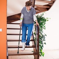 OUUTMEE összecsukható mankó felnőtteknek, könnyű rehabilitációs segédeszköz 7