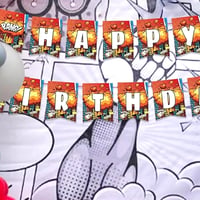 Ovanda Happy Birthday felirat zászlófüzér gyerekeknek, piros színes betűk, képregény hős stílus, beltéri dekoráció fiúknak lányoknak 6