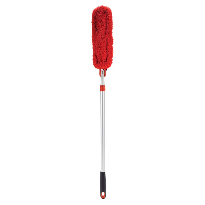 Teleskopická prachovka z mikrovlákna OXO Good Grips s hliníkovou rukoväťou, 135 cm, na jednoduché upratovanie vysokých plôch