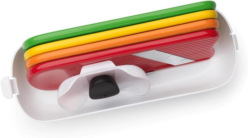 OXO Good Grips rozsdamentes reszelő és szeletelő szett spirálvágóval - Burrs & Slice Set