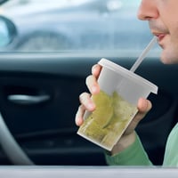 Plastový pohár OZMOJOO s viečkom a slamkou 473 ml, priehľadný, 15 ks, opakovane použiteľný — chýbajú 2 slamky (stav: pozri 2. obrázok) 7