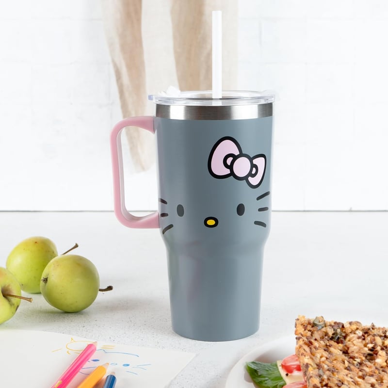 p:os Hello Kitty ivópohár fedéllel és szívószállal 540ml szürke