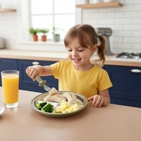 Set de hrănire pentru bebeluși PandaEar din 8 piese, din oțel inoxidabil și silicon, cu farfurii și boluri cu ventuză, lingură și furculiță, fără BPA, culori bej și nuc 2