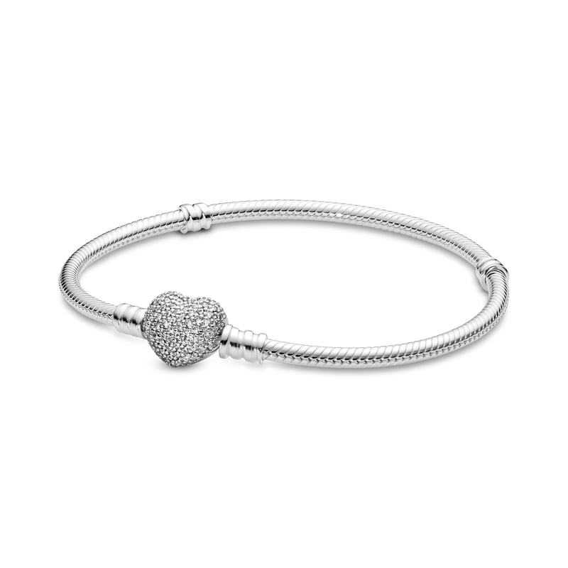 Strieborný náramok PANDORA so srdiečkovou sponou a zirkónom – striebro 925, biela, 19 cm