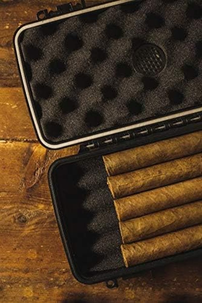 Pardo Cigar utazási humidor beépített párásítóval, légmentesen záródó szivar tároló