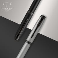 Roller Parker IM v matne čiernom vyhotovení s čiernymi detailmi, s tenkým hrotom, čiernou náplňou a darčekovou krabičkou 4
