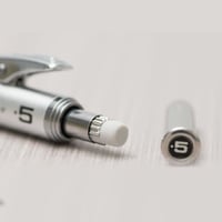 Pentel GraphGear 1000 mechanická ceruzka 0,7 mm – PG1017C telo z nehrdzavejúcej ocele, indikátor tvrdosti tuhy, dvojitá úchopová zóna 6