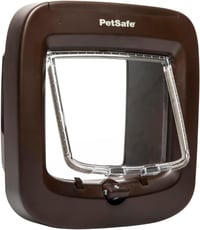 PetSafe Mikrochipes Macskaajtó - Kizárólagos Belépés 7 kg-ig, Egyszerű Telepítés, 4-irányú Zárrendszer, Energiatakarékos, Huzatgátló, Barna 1