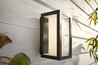 Lampă de perete de exterior Philips Hue Impress, iluminat pentru grădină, design îngust 2