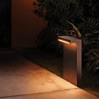 Vonkajšie stojanové svietidlo Philips Hue White and Color Ambiance Nyro, čierne, 1020 lm, 16 miliónov farieb, stmievateľné, ovládanie cez aplikáciu, kompatibilné s Alexa 7