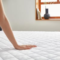 Nepremokavý chránič matraca PIKOLIN 200x200 cm, prešívaný a priedušný, povrch Silktouch, certifikát Oeko-Tex, do výšky 32 cm 9