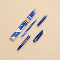 PILOT FriXion Ball 0.7 vymazateľné gélové pero + 3 náhradné náplne – plniteľné, vyrobené z recyklovaného plastu – čierne – stredný hrot 8