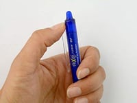 Gumovateľné gélové pero Pilot FriXion Clicker 0,7 mm s mechanizmom stláčania, modré, balenie 6 ks, plniteľné, stredný hrot 4
