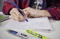Gumovateľné gélové pero Pilot FriXion Clicker 0,7 mm s mechanizmom stláčania, modré, balenie 6 ks, plniteľné, stredný hrot 7