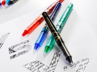 Set 4 pixuri cu cerneală lichidă Pilot V5 Hi-Tecpoint - Negru, Albastru, Roșu, Verde - Vârf fin 5