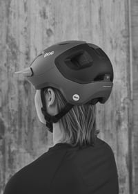 Cyklistická prilba POC Axion Race MIPS – pre trailových jazdcov, s technológiou MIPS Integra, nastaviteľným upínaním, maximálnou ochranou a pohodlím 6