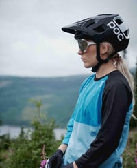 POC Kortal Race MIPS könnyű enduro trail kerékpáros sisak Recco NFC - XL-XXL (59-62cm), Uranium Black Matt/Hydrogen White, Mountain 6