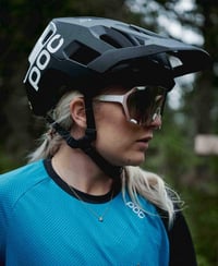 POC Kortal Race MIPS könnyű enduro trail kerékpáros sisak Recco NFC - XL-XXL (59-62cm), Uranium Black Matt/Hydrogen White, Mountain 7