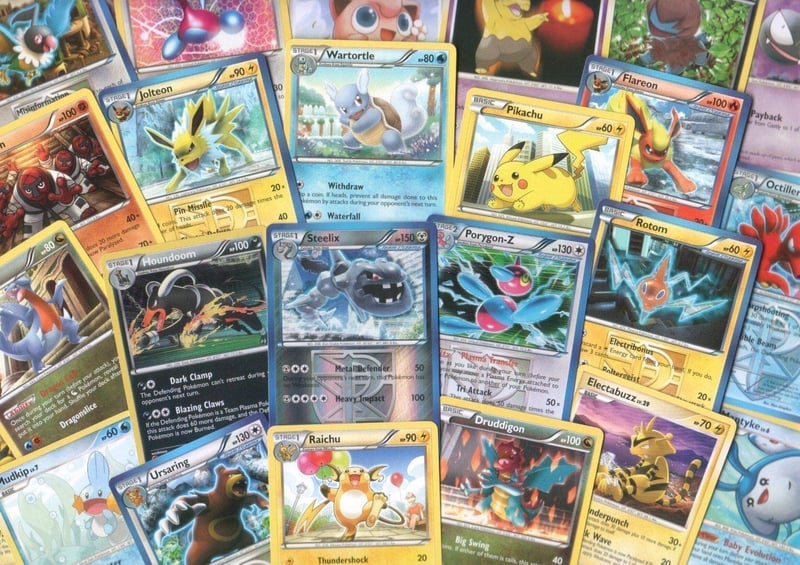 Mix Pokémon kariet – 100 ks (v angličtine, s holografickými kartami)