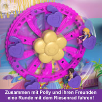 Polly Pocket Pollyville Dovolenkový kufrík na kolieskach – 4 bábiky, 1 vozidlo, 25+ doplnkov, pláž, promenáda, trojposchodový hotel s helikoptérou, HK 7