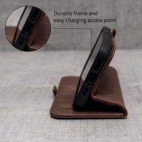 Kožené flipové puzdro na iPhone 13 Mini Porter Riley s priehradkou na karty – čokoládovo hnedé 4