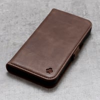 Kožené flipové puzdro na iPhone 13 Mini Porter Riley s priehradkou na karty – čokoládovo hnedé 7