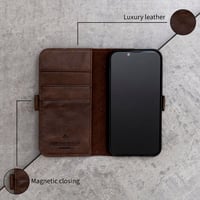 Kožené flipové puzdro na iPhone 13 Mini Porter Riley s priehradkou na karty – čokoládovo hnedé 3