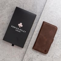 Kožené flipové puzdro na iPhone 13 Mini Porter Riley s priehradkou na karty – čokoládovo hnedé 5