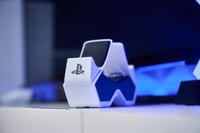 Nabíjacia stanica PowerA Dual Charging Station pre bezdrôtové ovládače PS5 DualSense, súčasné nabíjanie 2 ovládačov, sivo-čierna, Sony PlayStation 3