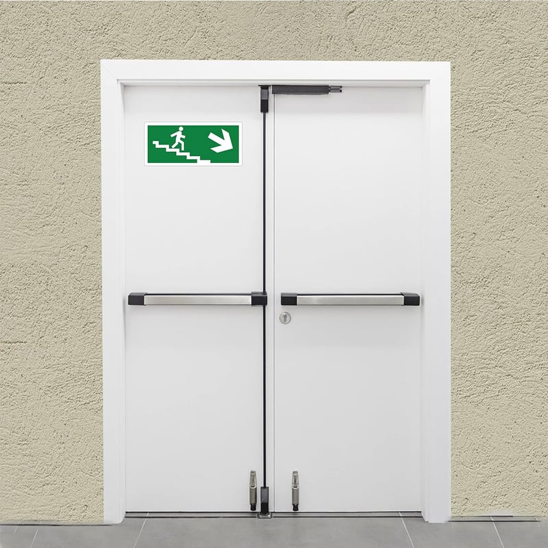 pubblimania Vészkijárat PVC Tábla Kültéri Beltéri 29x13cm Jobboldali Lépcsőhöz