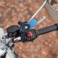 Držiak na telefón Quad Lock na spätné zrkadlo motocykla a skútra pre zariadenia iPhone, Samsung Galaxy a Pixel 4