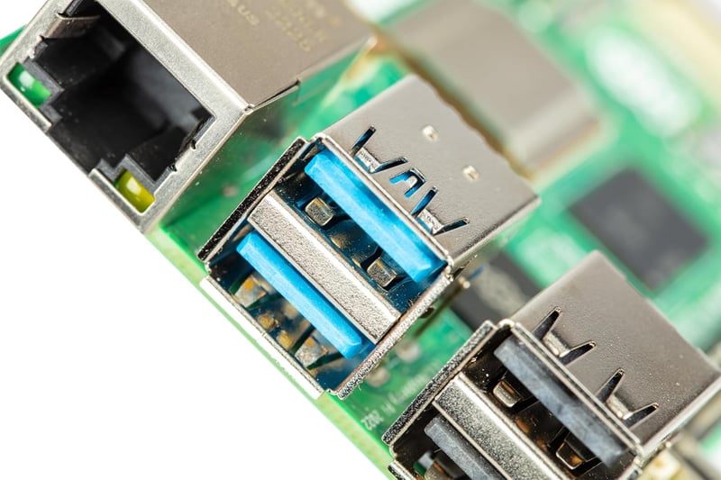 Raspberry Pi 5 Miniszámítógép 2GB RAM - ARM Quad-Core 1.5GHz Processzor, Beépített WiFi és Bluetooth, Debian Alapú OS