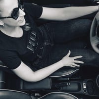Rati Armster S Kartámasz VW Caddy 2004-2020 Modellekhez - Fekete Vegán Bőr, Utólag Beszerelhető Középkonzol Tárolórekesszel 6