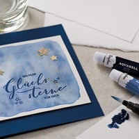 Ștampilă din lemn Rayher „Stele norocoase” 5 x 8 cm, Alb, pentru decorarea felicitărilor, plicurilor și cadourilor, ștampilă cu motiv și text, 29215000 4
