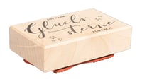 Ștampilă din lemn Rayher „Stele norocoase” 5 x 8 cm, Alb, pentru decorarea felicitărilor, plicurilor și cadourilor, ștampilă cu motiv și text, 29215000 1