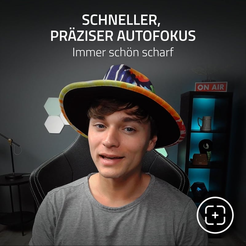 Razer Streaming Mikrofon - Kompakt Fekete Stúdióminőségű Mikrofon Windows Rendszerhez, 2,45" Kijelzővel, Digitális Kamerával Kompatibilis