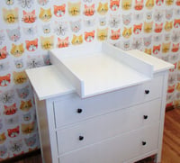Dispozitiv de schimbat scutece Regalik pentru comodă IKEA Malm – dimensiune 48 cm, finisaj stejar 6
